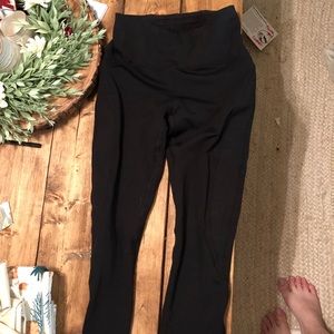 Lululemon black toasty techs size 4 (trade size 6)